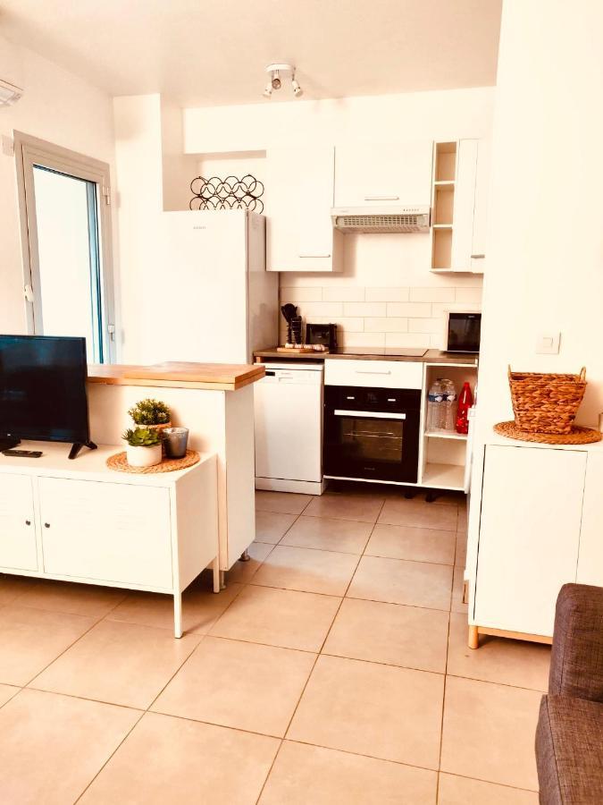 Mandelieu Grand Studio Avec Piscine Et Proche De La Mer Exteriör bild