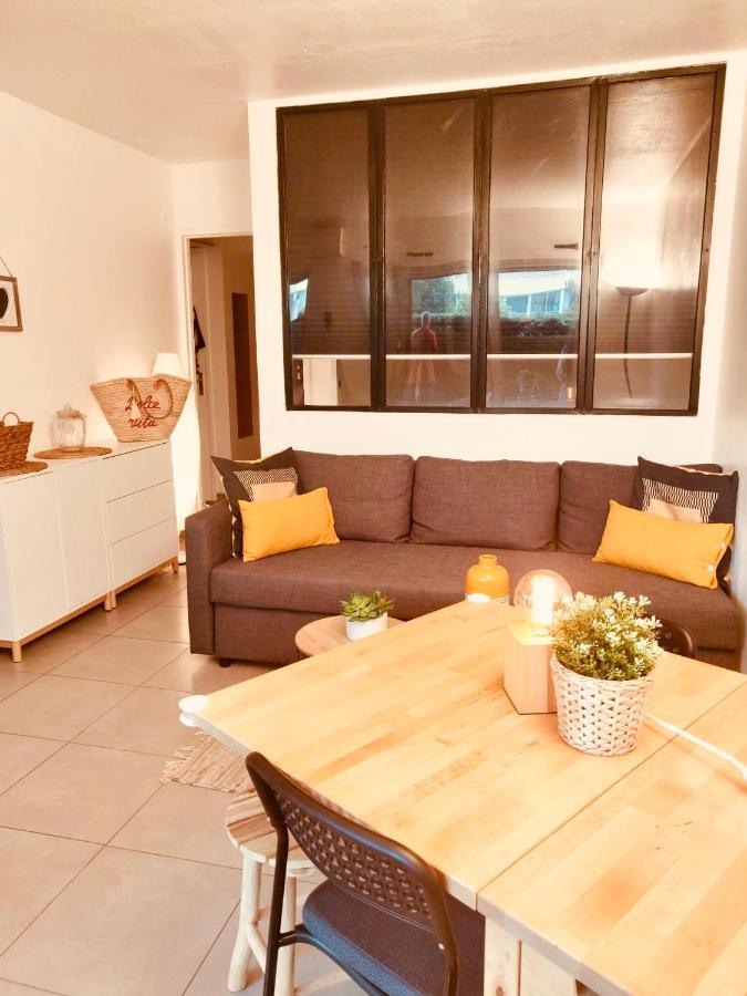 Mandelieu Grand Studio Avec Piscine Et Proche De La Mer Exteriör bild
