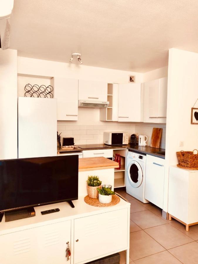 Mandelieu Grand Studio Avec Piscine Et Proche De La Mer Exteriör bild