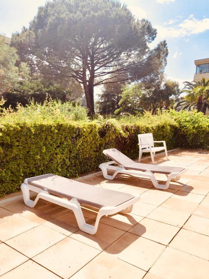 Mandelieu Grand Studio Avec Piscine Et Proche De La Mer Exteriör bild